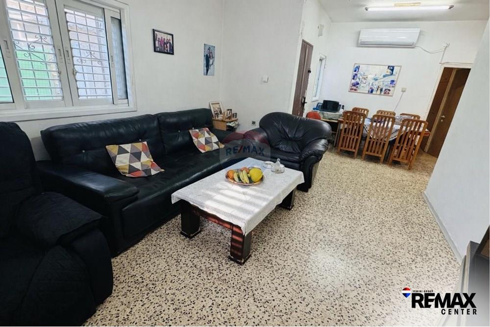 Apartment for Sale in Bat Yam - Image 2