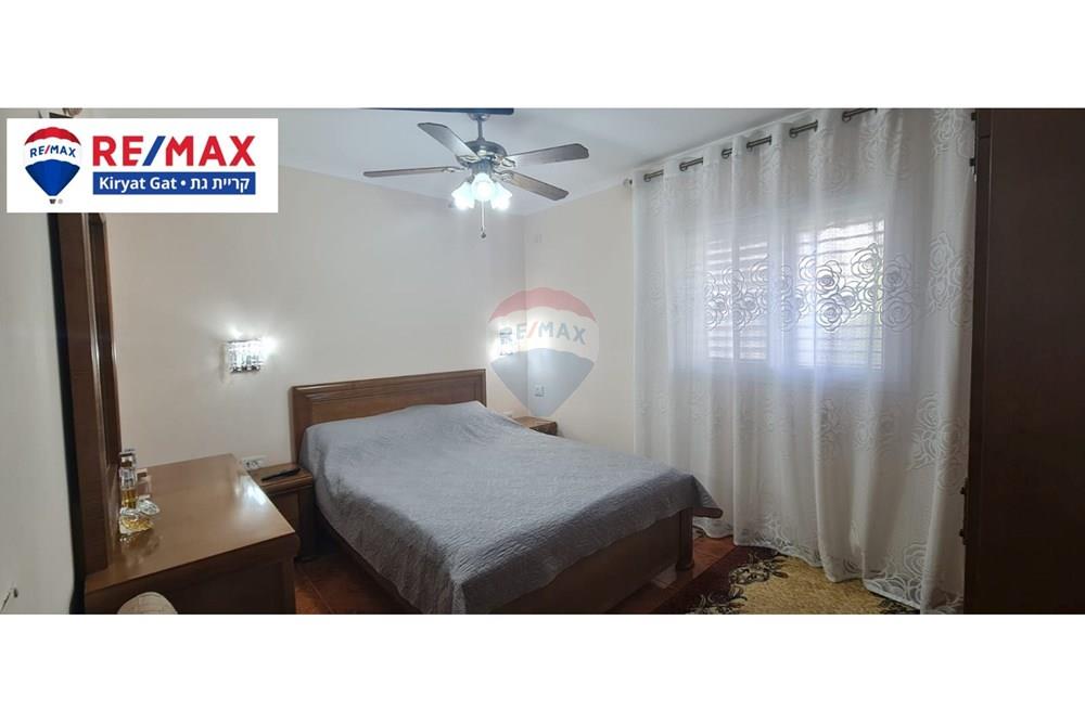 Apartment for Sale in קרית גת - Image 2