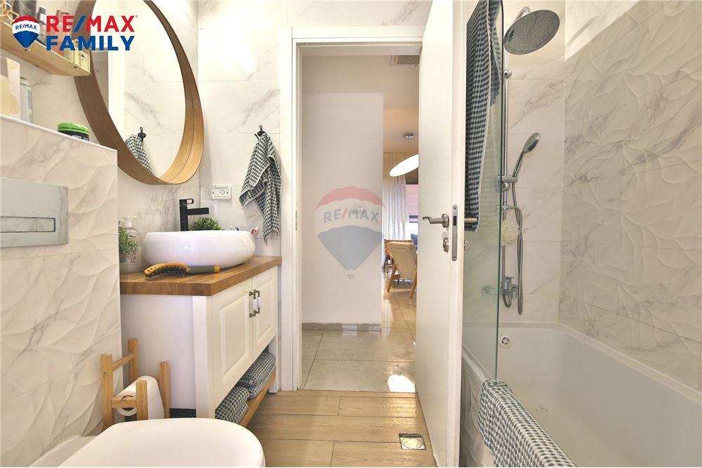 Apartment for Sale in קרית מוצקין - Image 6