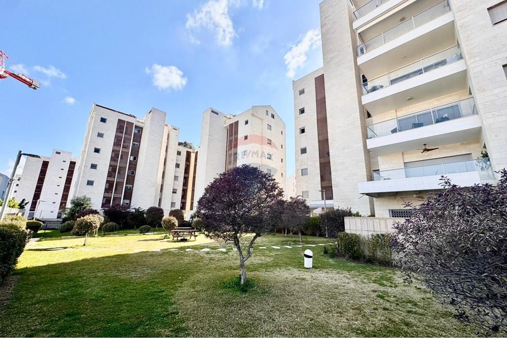 Apartment for Sale in Ra'anana - Image 1