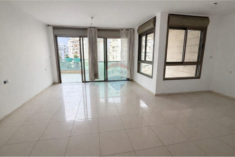 Apartment for Sale in Tel Aviv - Image 1