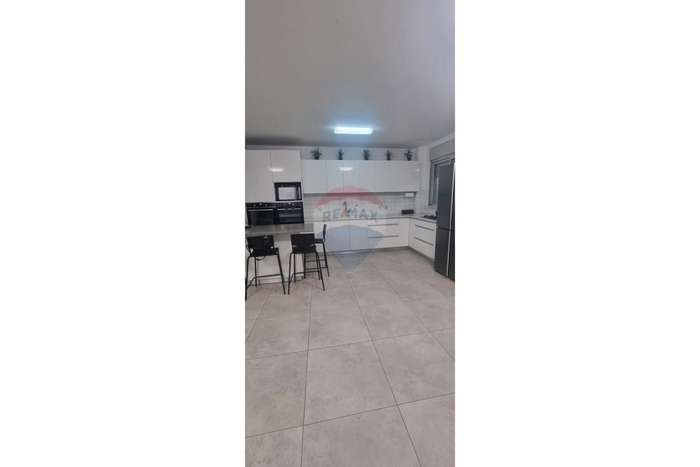 Apartment for Sale in Lod - Image 1