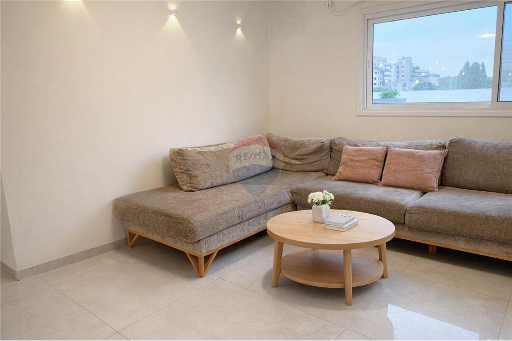 Apartment for Sale in Hadera - Image 2