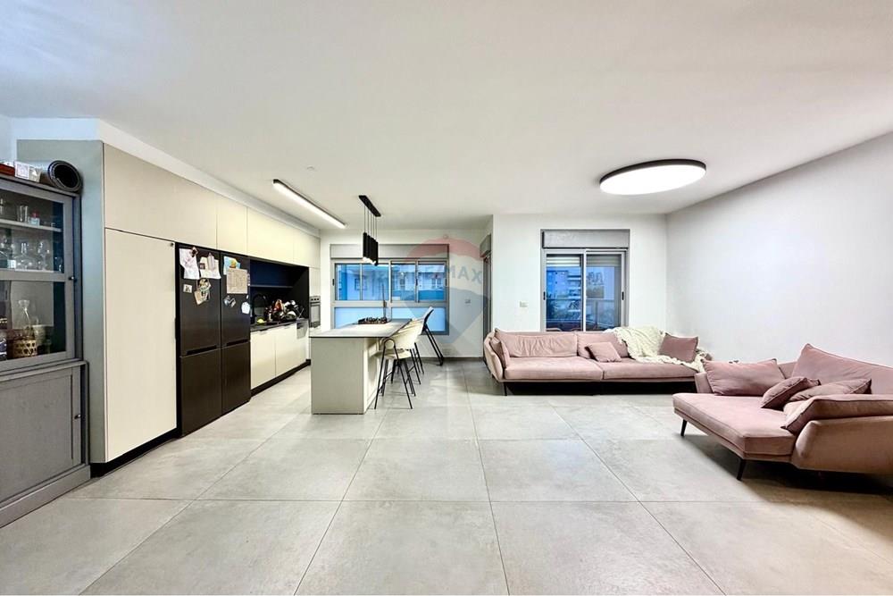 Apartment for Sale in Netanya - Image 3
