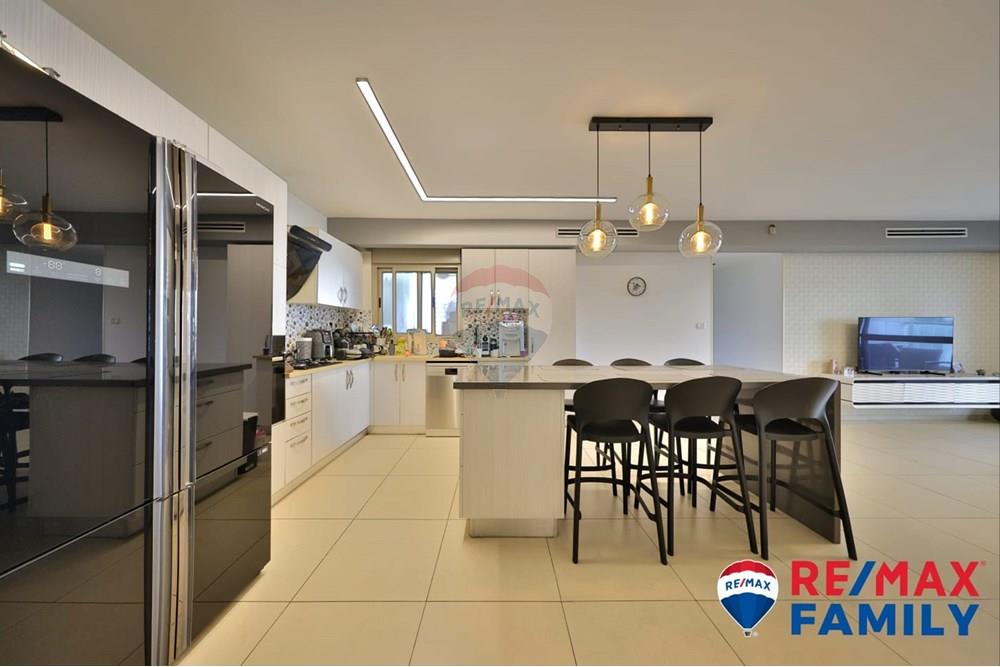 Apartment for Sale in Kiryat Yam - Image 1