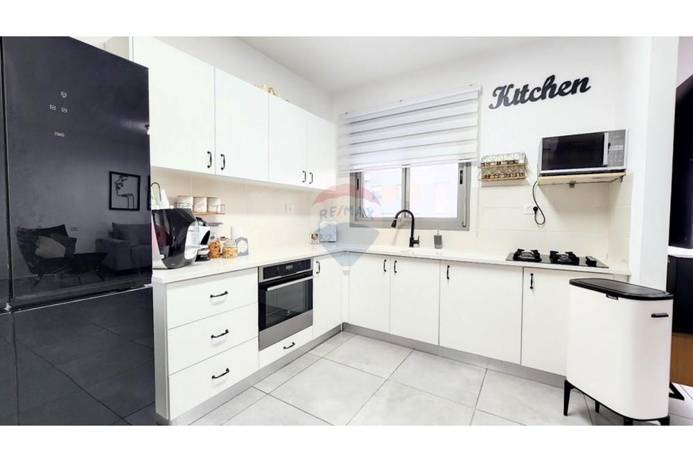 Apartment for Sale in מעלות - Image 2