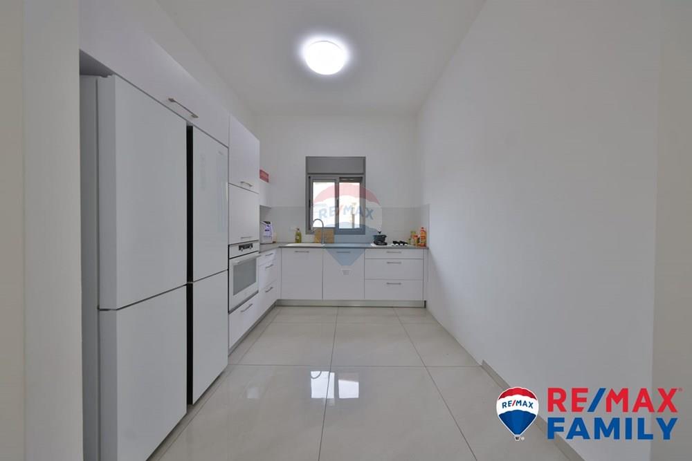 Apartment for Sale in Kiryat Yam - Image 2