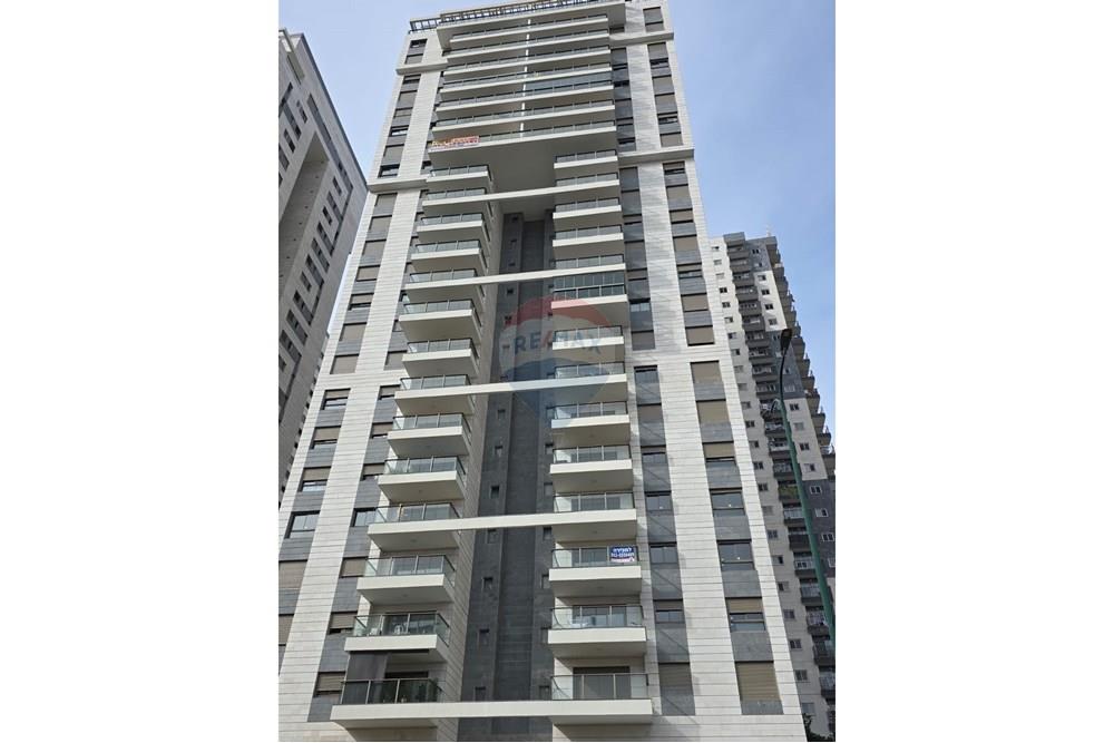 Apartment for Sale in Netanya - Image 1