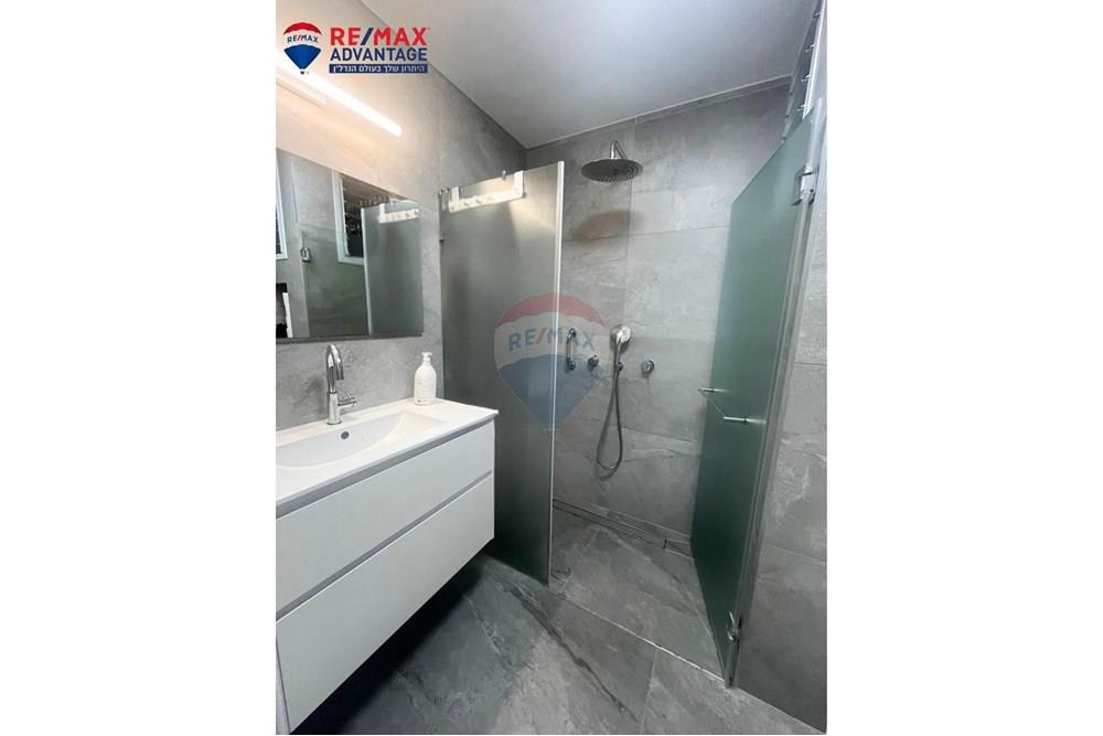 Apartment for Sale in Tel Aviv - Image 5