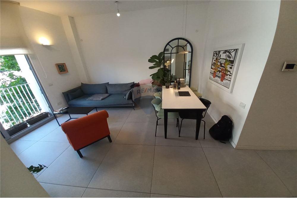 Apartment for Sale in Tel Aviv - Image 2