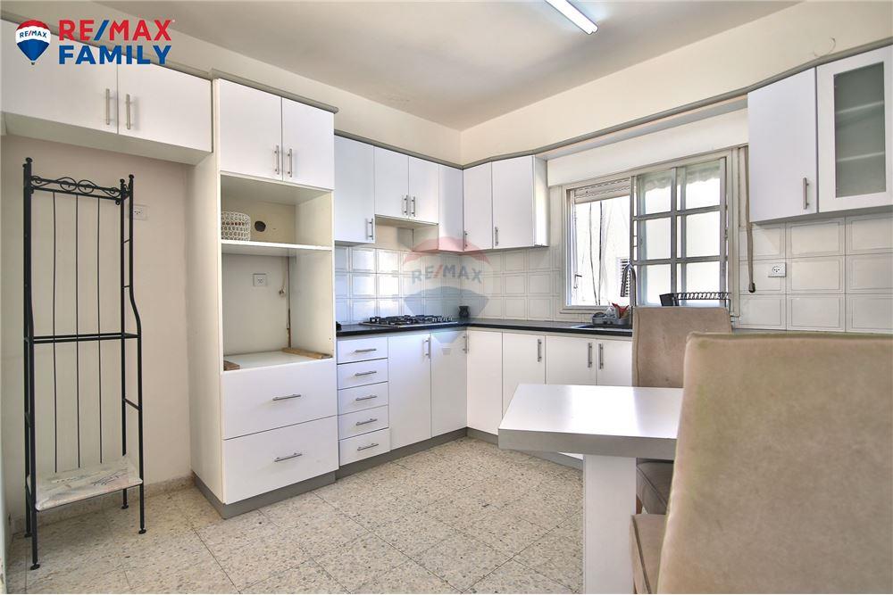 Apartment for Sale in Kiryat Yam - Image 3