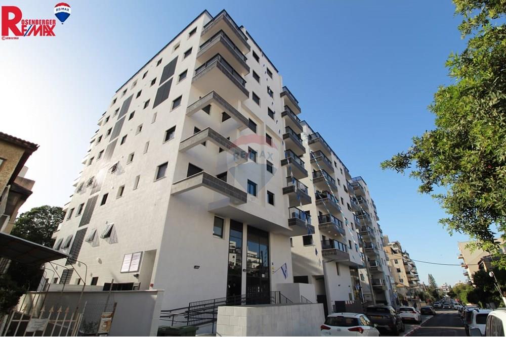 Apartment for Sale in Holon - Image 1