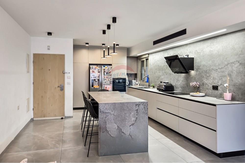 Apartment for Sale in Kiryat Yam - Image 3