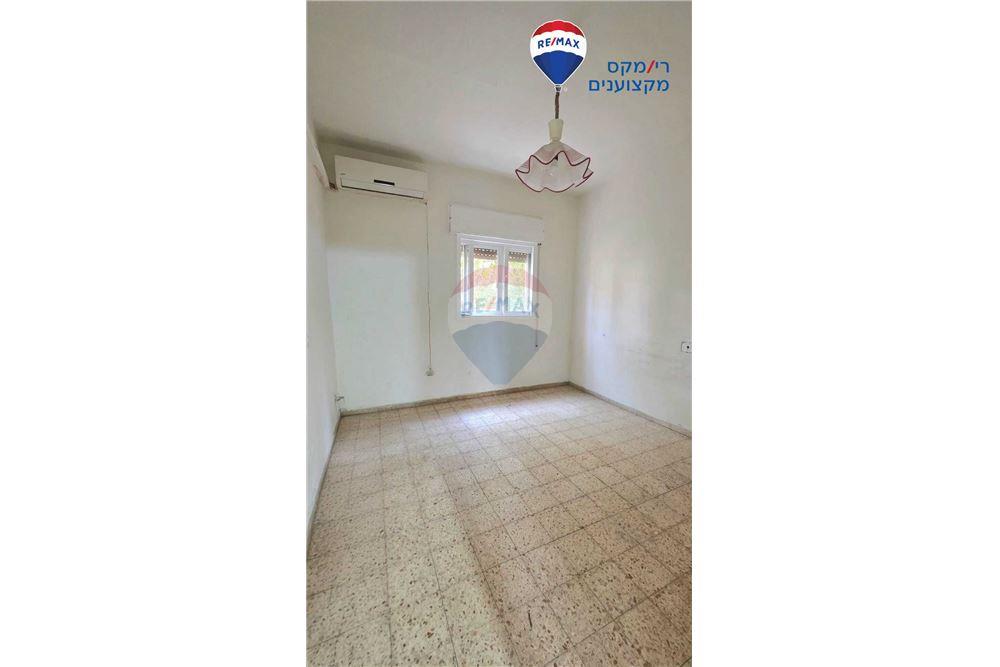 Apartment for Sale in Hadera - Image 2