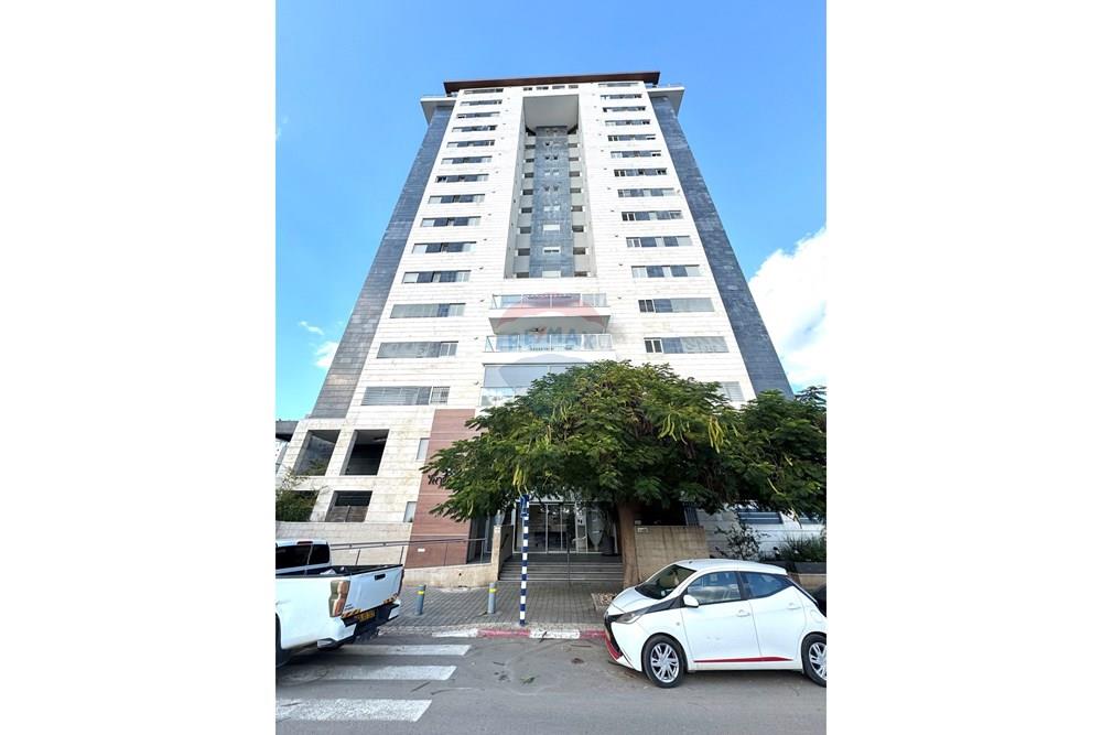 Apartment for Sale in Yehud - Image 4
