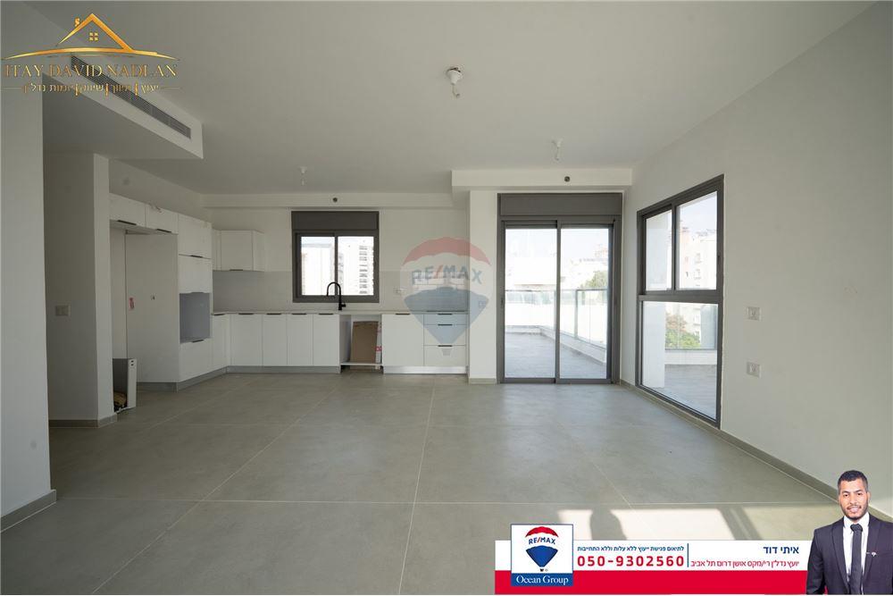 Apartment for Sale in Tel Aviv - Image 3