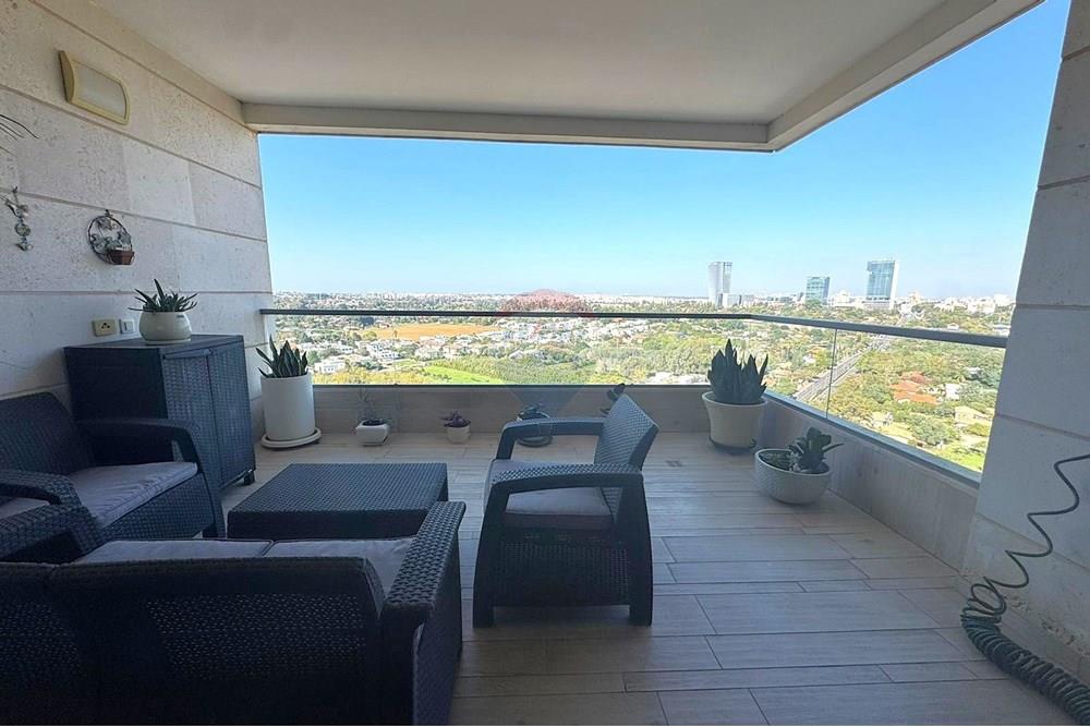 Apartment for Sale in Hod HaSharon - Image 5