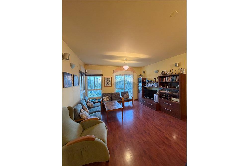 Apartment for Sale in Tel Aviv - Image 3