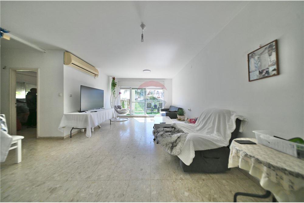 Apartment for Sale in Or Yehuda - Image 3