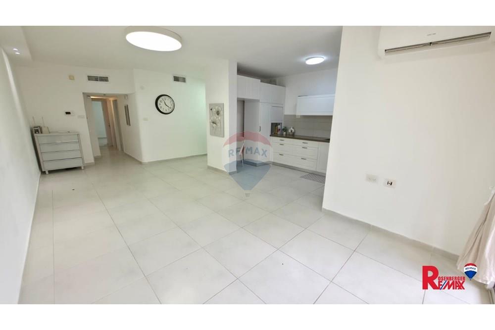 Apartment for Sale in Rishon LeZion - Image 3