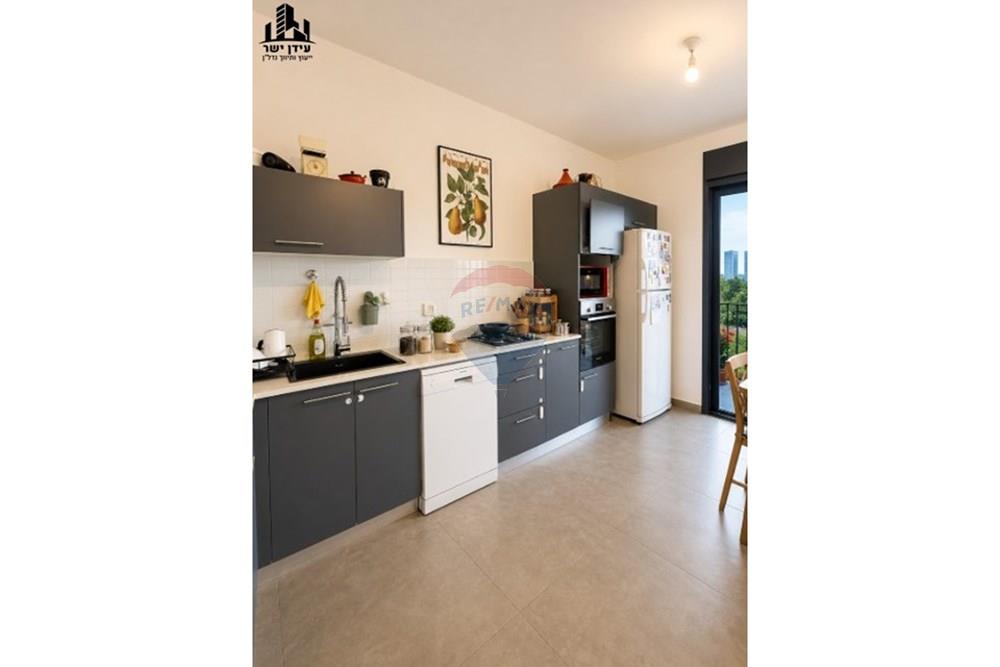 Apartment for Sale in Tel Aviv - Image 3