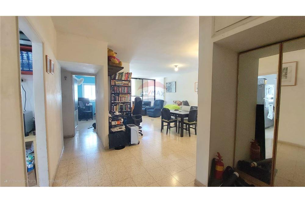 Apartment for Sale in Tel Aviv - Image 3