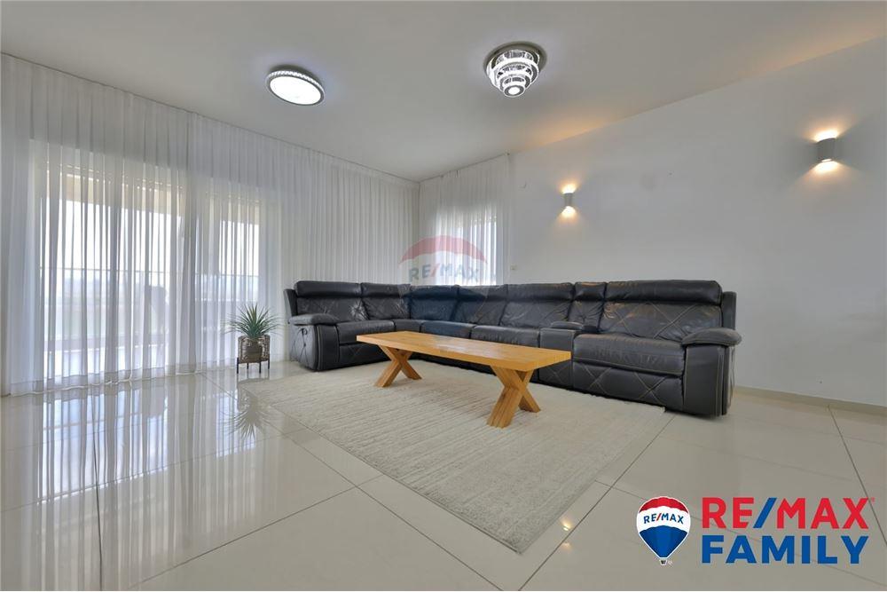 Apartment for Sale in קרית אתא - Image 2