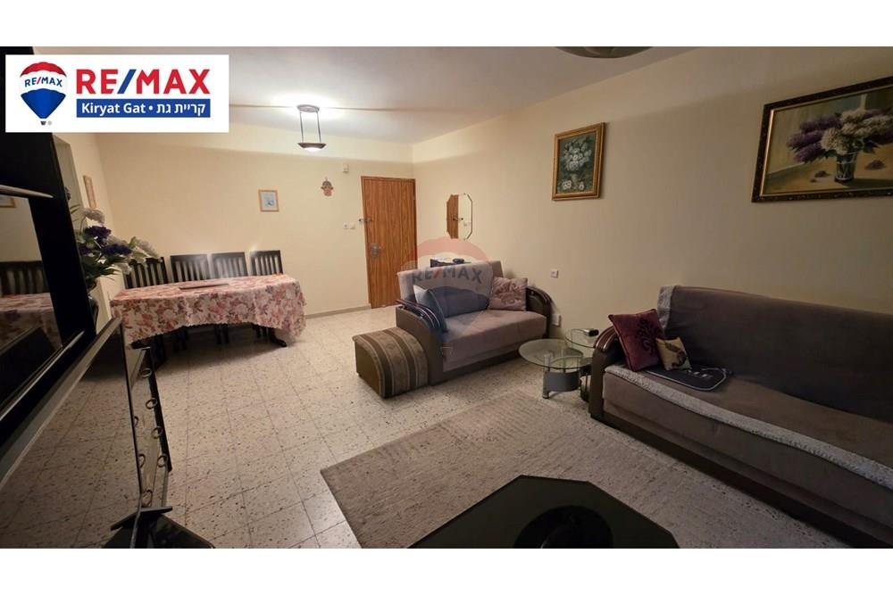 Apartment for Sale in קרית גת - Image 5