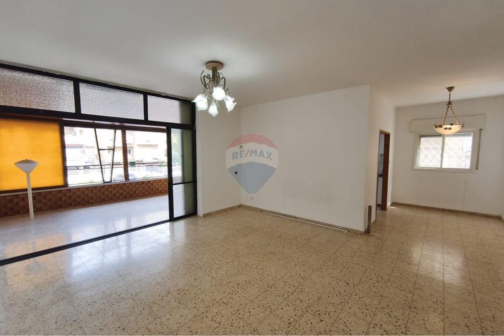 House for Sale in קרית מוצקין - Image 3