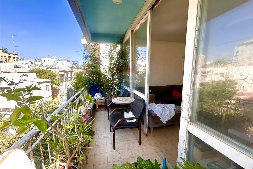 Apartment for Sale in Tel Aviv - Image 2