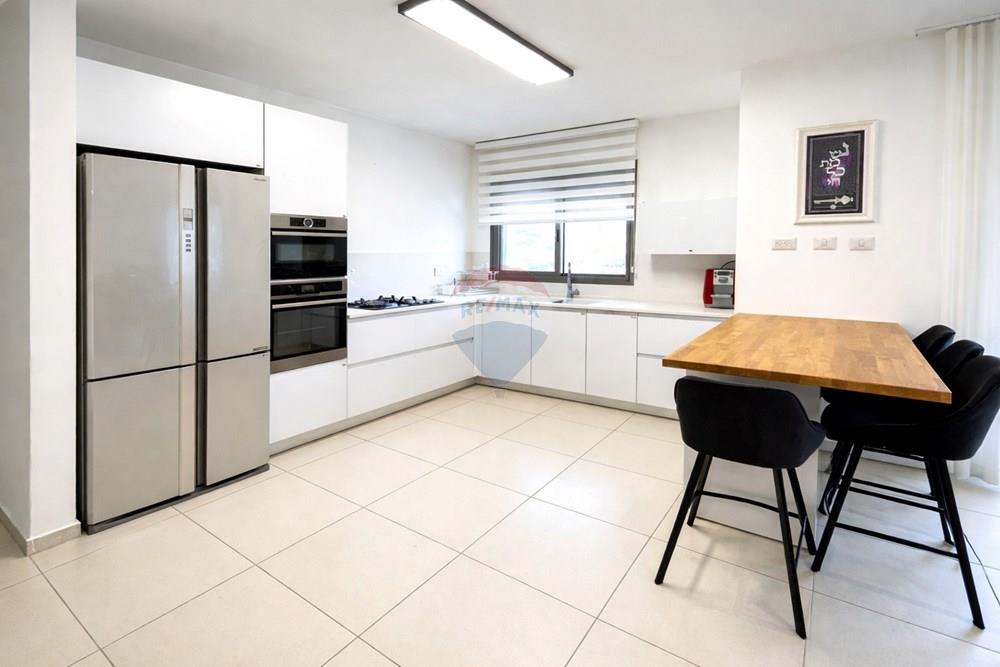 Apartment for Sale in מעלות - Image 2