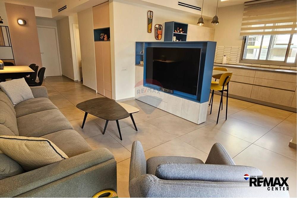 Apartment for Sale in Holon - Image 2