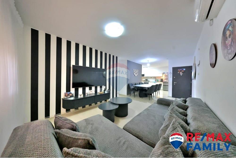 Apartment for Sale in Kiryat Yam - Image 2