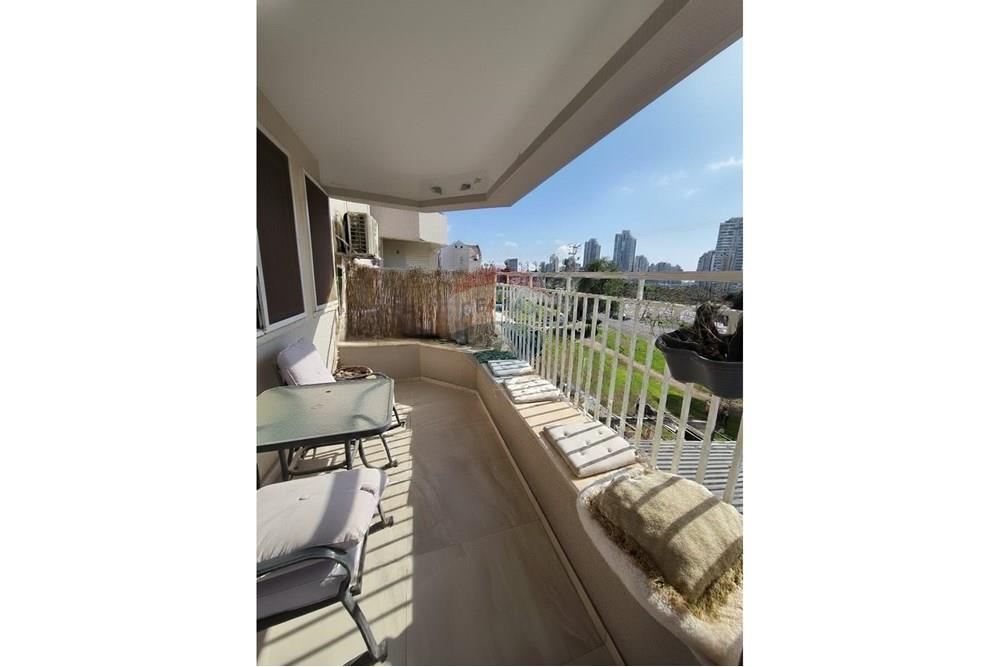 Apartment for Sale in Netanya - Image 4