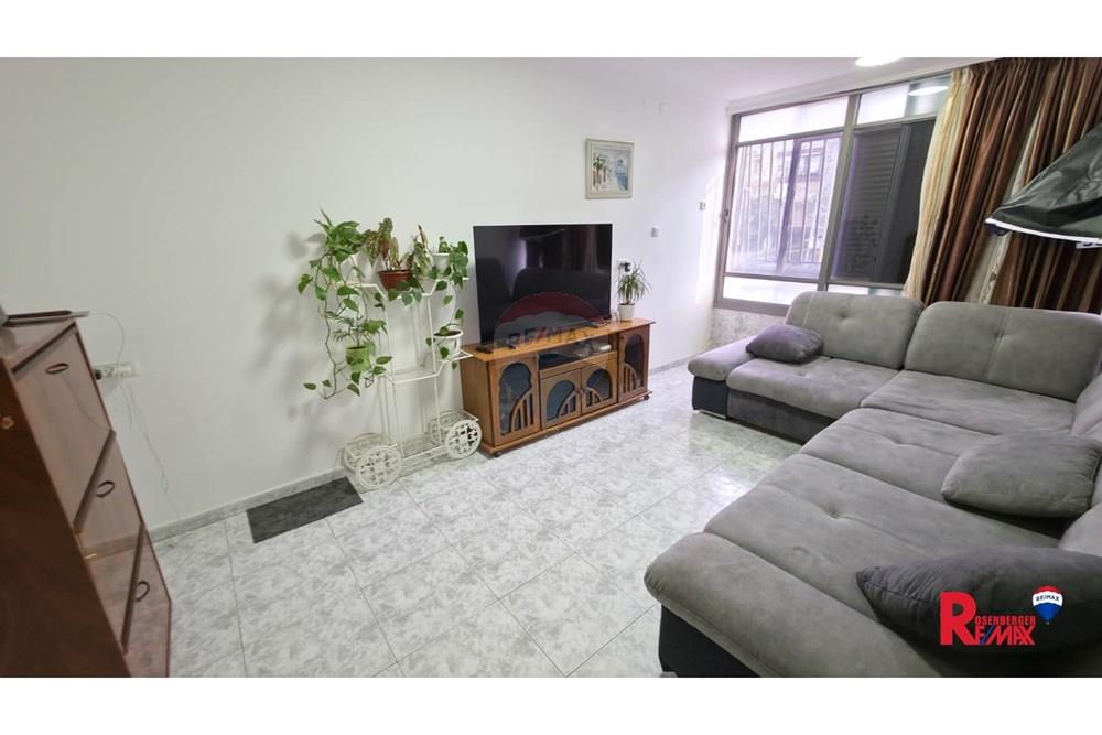 Apartment for Sale in Tel Aviv - Image 3