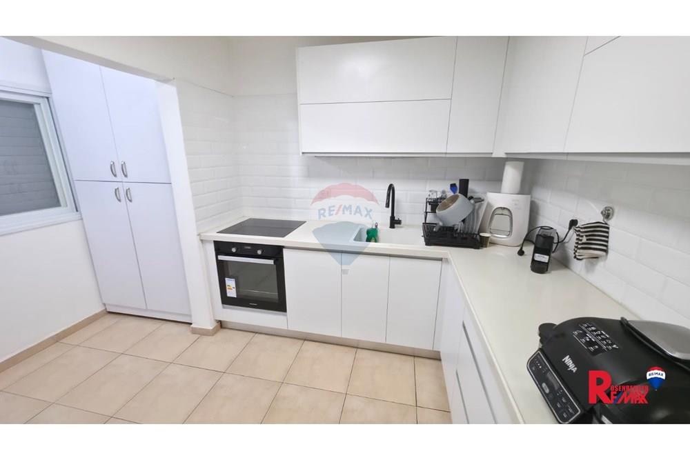 Apartment for Sale in Holon - Image 4