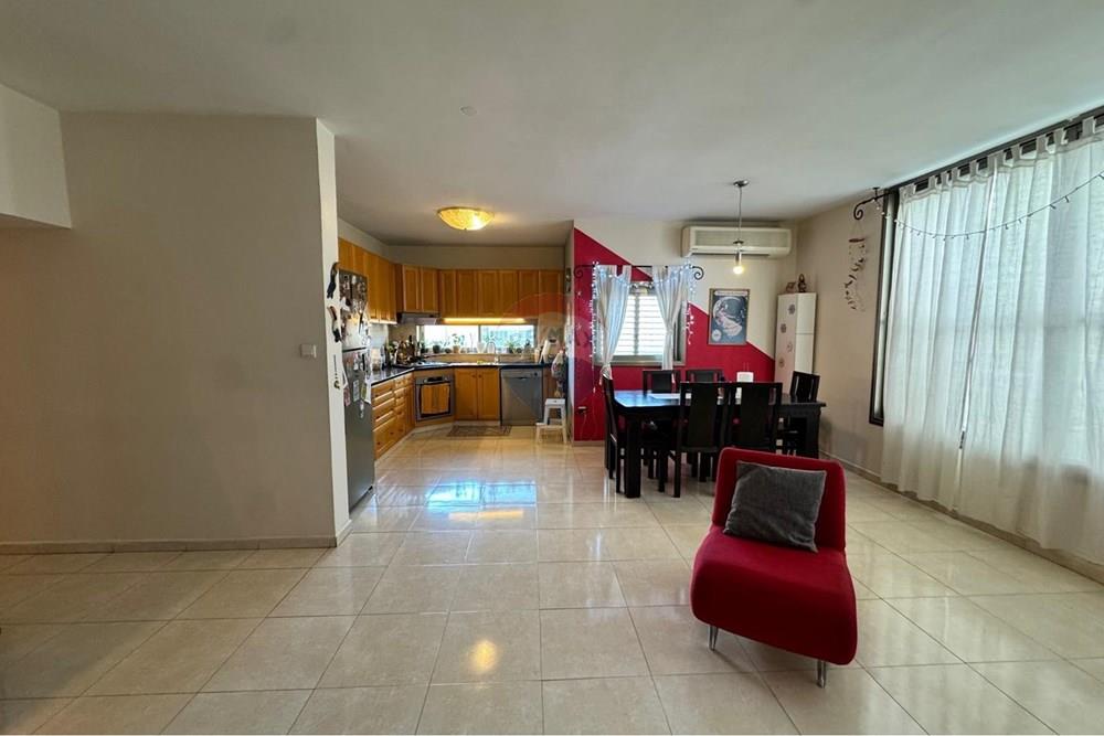 Apartment for Sale in Hod HaSharon - Image 6