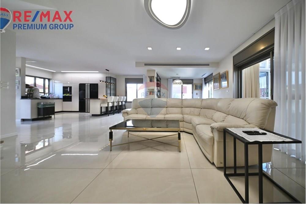 Condo for Sale in שוהם - Image 4