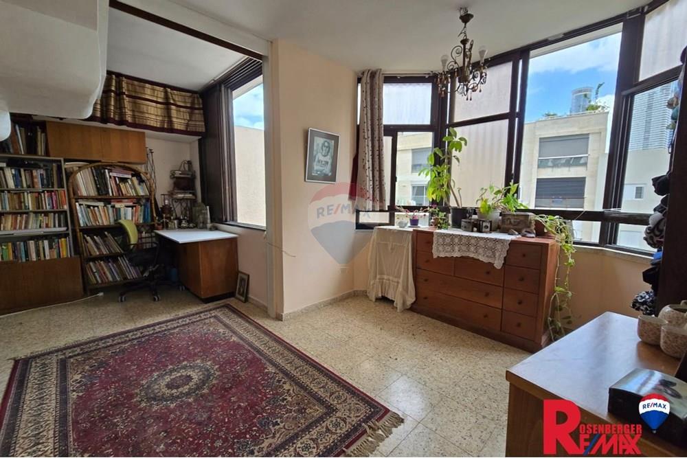 Apartment for Sale in Givatayim - Image 5