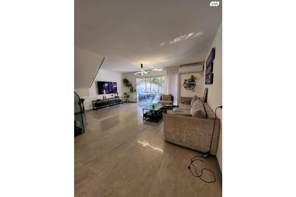 House for Sale in Lod - Image 4