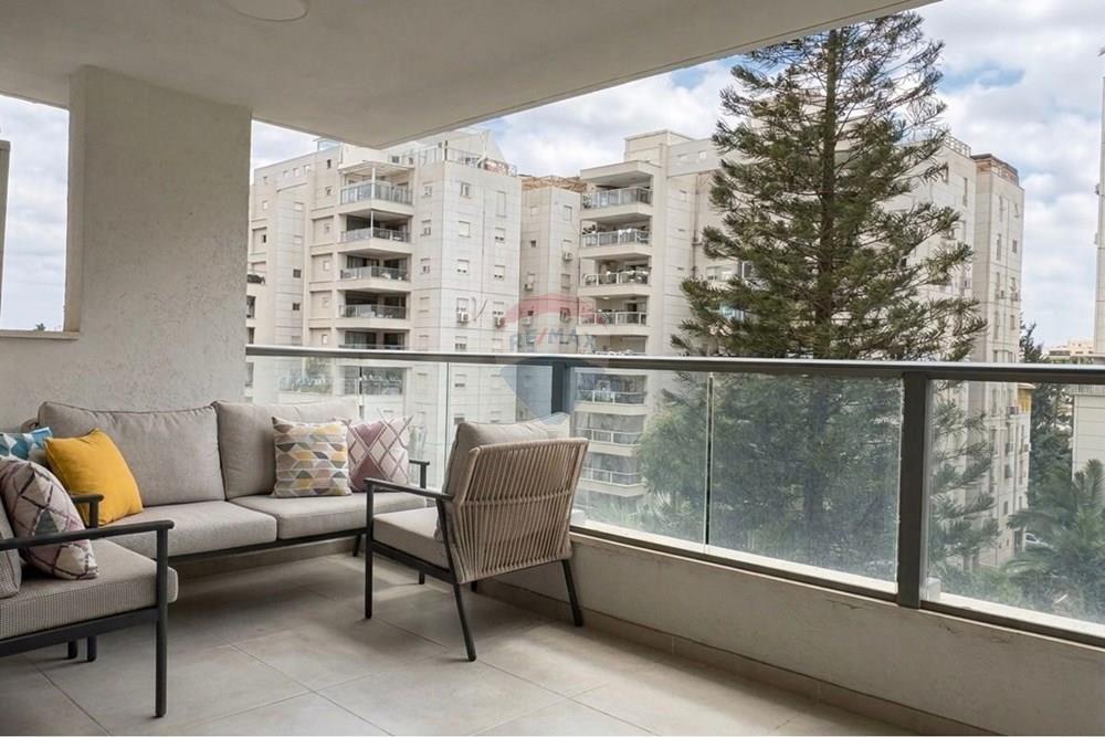 Apartment for Sale in Ganei Tikva - Image 5