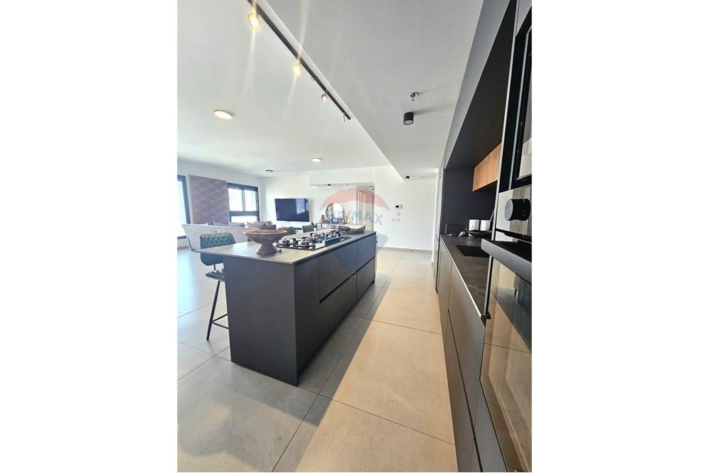 Apartment for Sale in Ramat Gan - Image 7