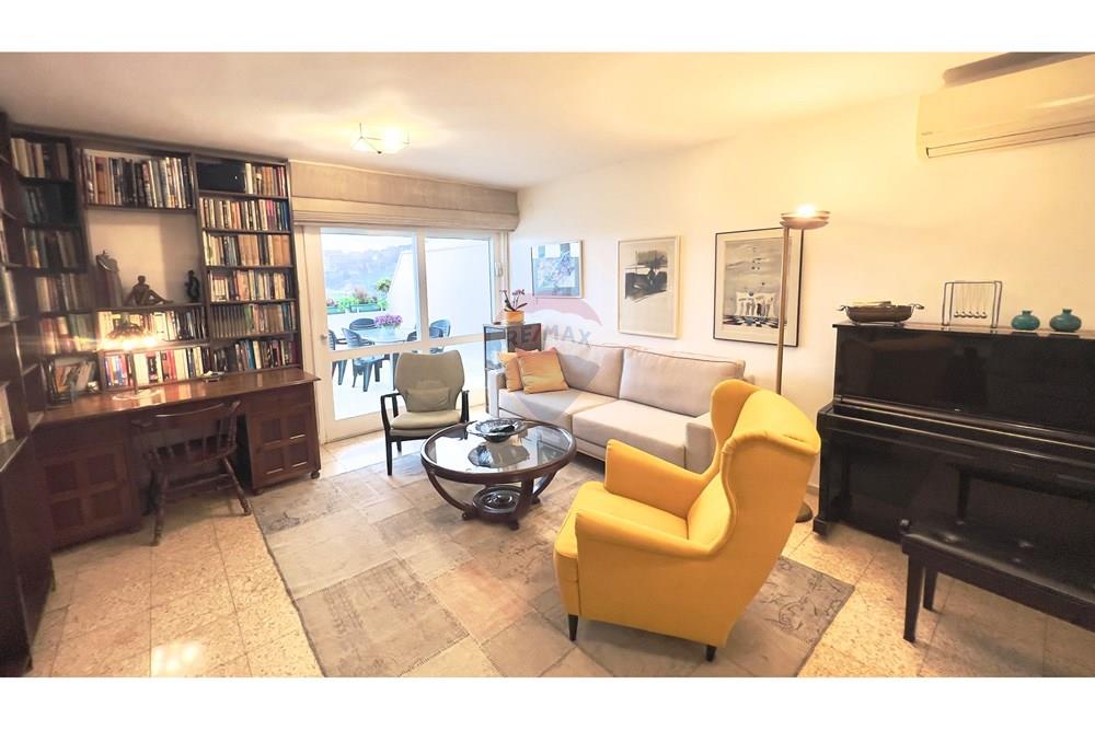 Apartment for Sale in Jerusalem - Image 2