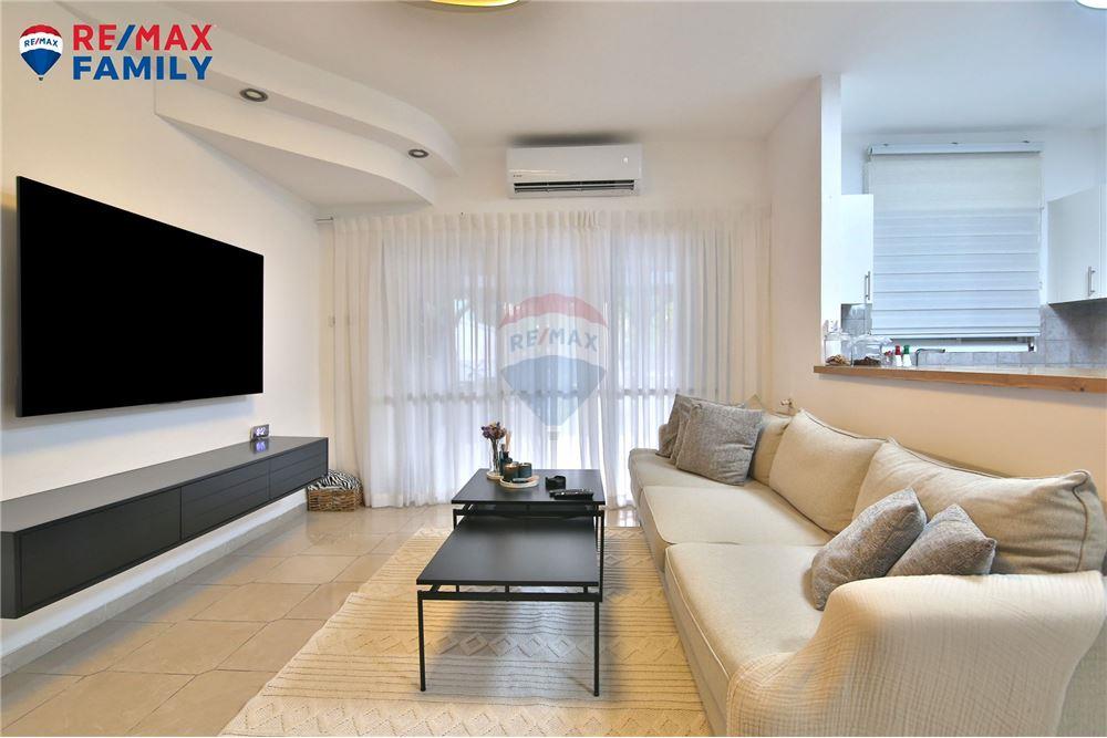 Apartment for Sale in קרית מוצקין - Image 2