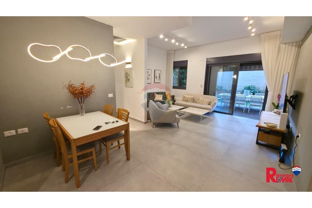 Apartment for Sale in Rishon LeZion - Image 1