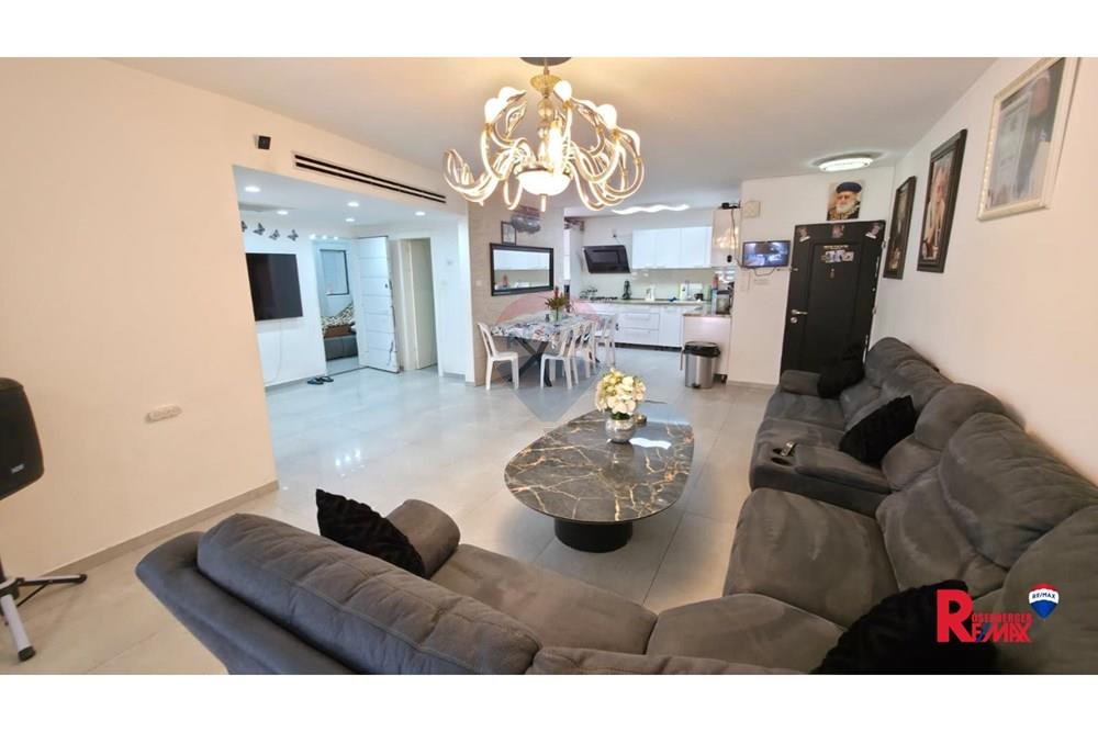 Apartment for Sale in Tel Aviv - Image 2