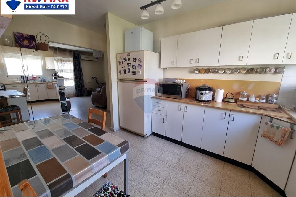 Apartment for Sale in קרית גת - Image 4