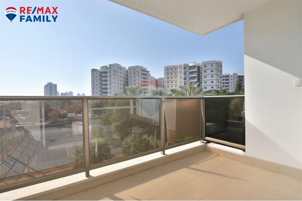 Apartment for Sale in Kiryat Yam - Image 2