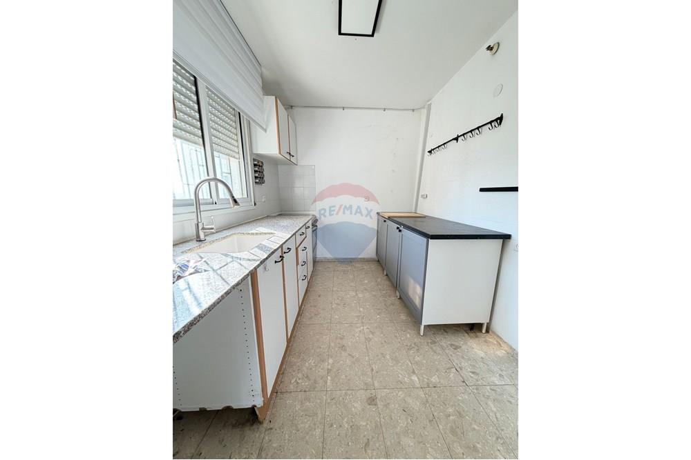 Apartment for Sale in קרית מוצקין - Image 4
