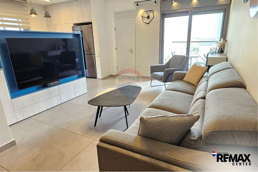 Apartment for Sale in Holon - Image 1